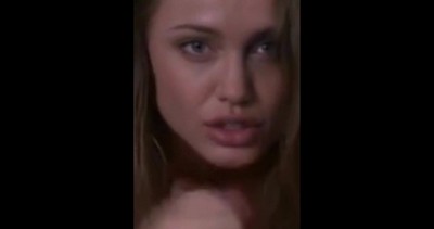 Я предполагаю, что автором скандального видео, где голливудская актриса выполняет удивительный минет, является Бред Питт.
