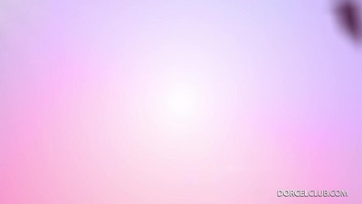 Зрелая французская женщина наслаждается тройным партнерством.